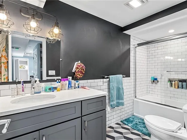 4 James St #2 — Photo 10