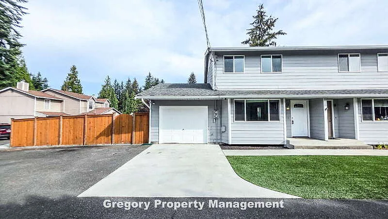 2 bed, 1.5 bath, 884 sqft, $1,800 — Photo 3