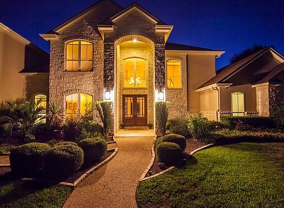 4th image of 3704 Kenora Ct
