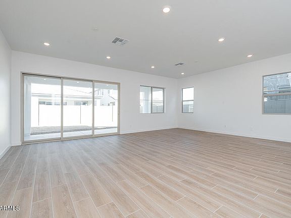 5th image of 1244 E PRESCOTT Street