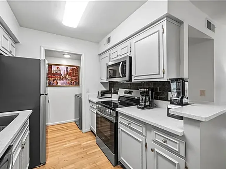 2905 Burch Ave #103 — Photo 12