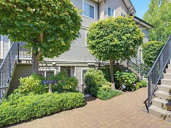 2nd image of 4238 Albert St #202