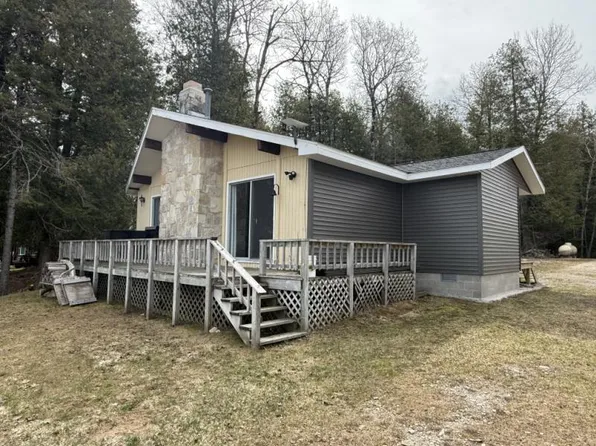 31769 E Tourist Rd, Drummond Island, MI 49726