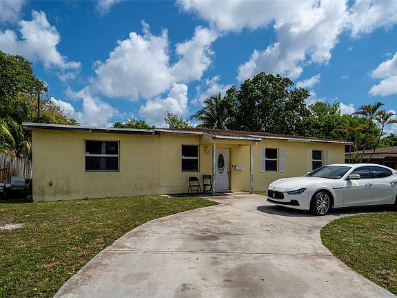 3rd image of 1605 NW 11th Place
