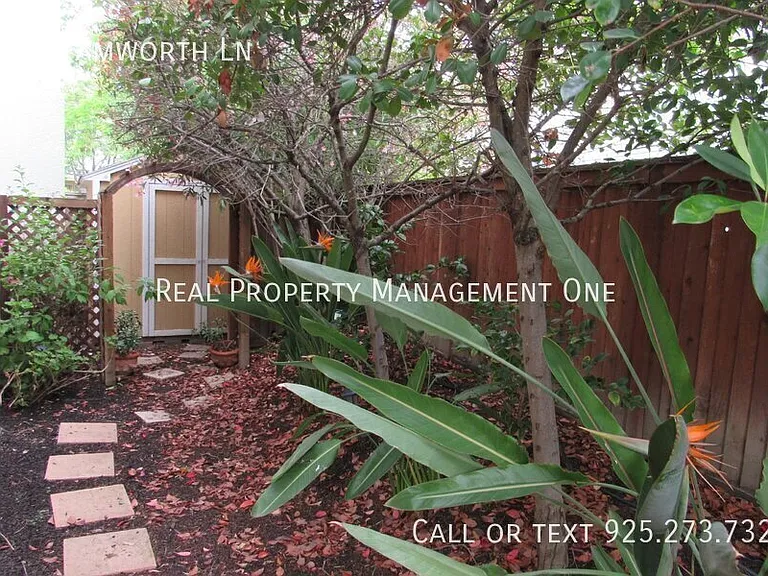2585 Tamworth Ln — Photo 34