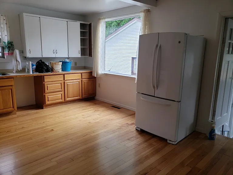 507 W Buttles St — Photo 10