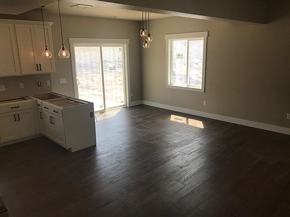 5th image of 7060 Shaver Dr #A