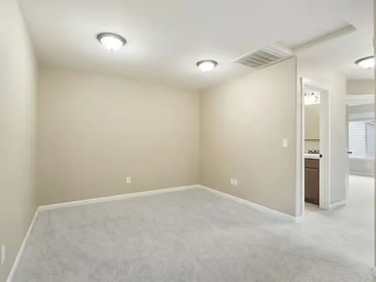 2610 NE 131st Ct — Photo 17