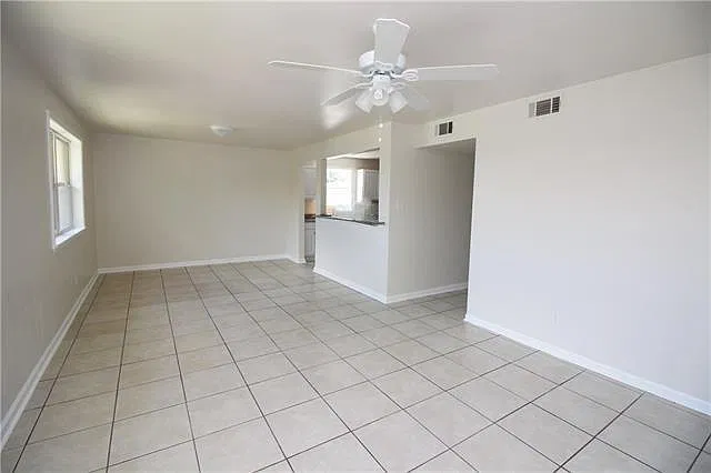 2 bed, 1.0 bath, 900 sqft, $1,100 — Photo 2