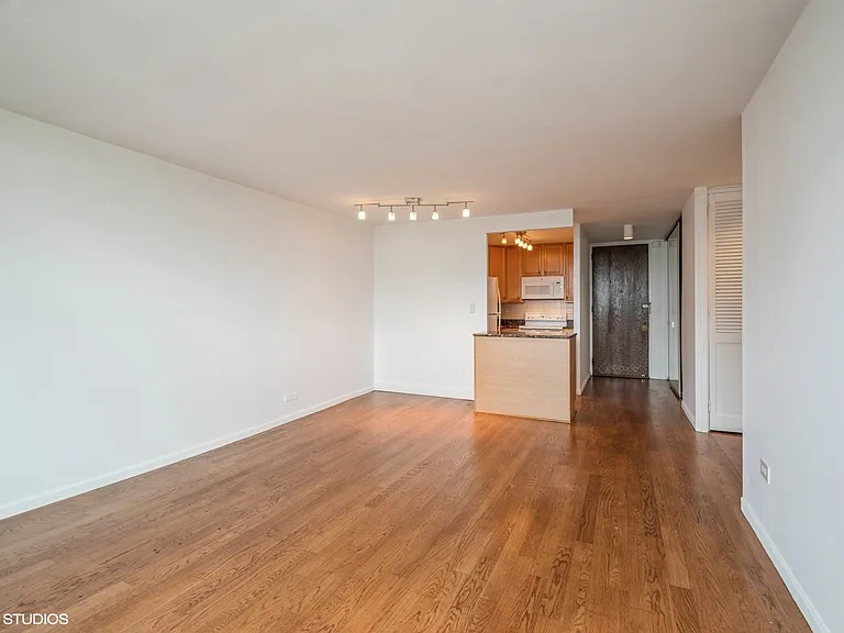720 W Gordon Ter #18E — Photo 3