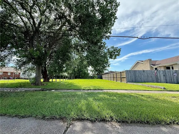 308 Chalmette Ave, Chalmette, LA 70043