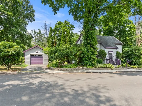 45 Thompson St, Amesbury, MA 01913