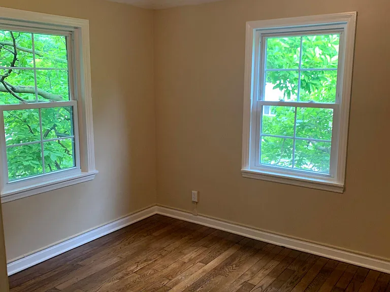 3810 Blanchan Ave — Photo 6