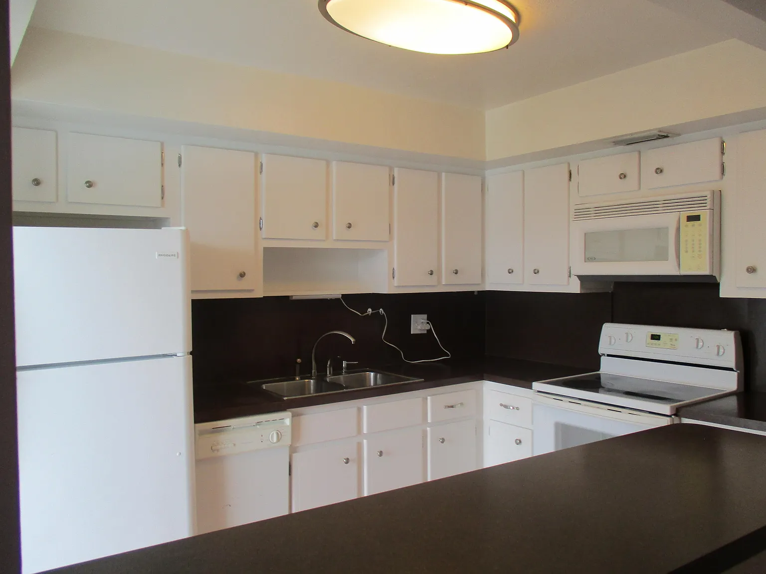 2 bed, 2.0 bath, 1030 sqft, $2,100 — Photo 1