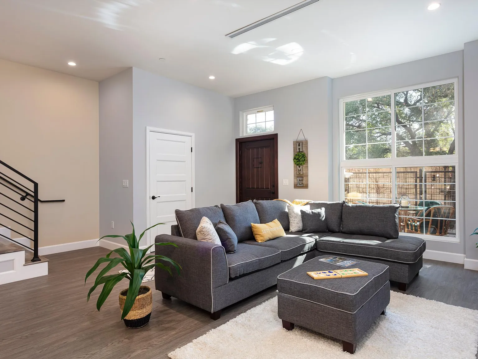 3 bed, 2.5 bath, 1811 sqft, $4,195 — Photo 4