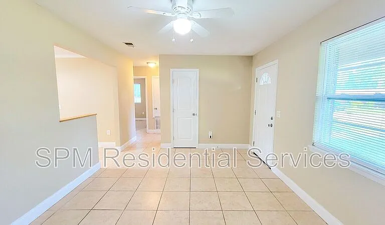 114 Mayberry Ct — Photo 3
