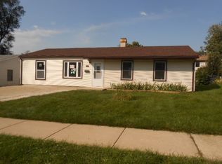 636 Kingston Dr, Romeoville, IL 60446