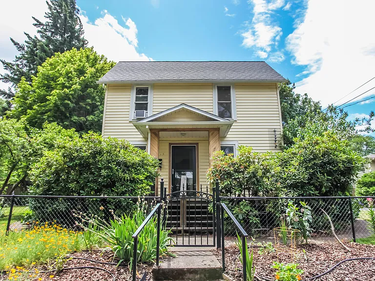 1215 Eugene St — Photo 3
