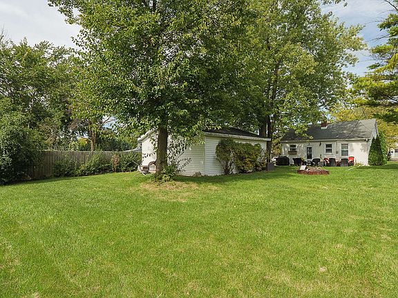 2nd image of 932 Mansion St