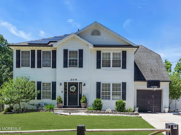 209 Gilford Avenue, Island Heights, NJ 08732