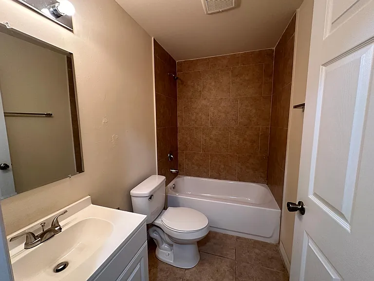 706 SE 4th Ter — Photo 7