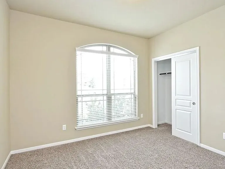5707 Blackstone Dr — Photo 13