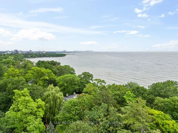 988 Tennyson Ave, Mississauga, ON L5H 2Z1