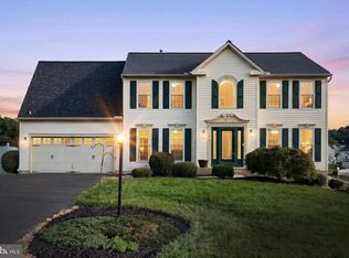 1915 Oak Hills Dr, Hanover, PA 17331