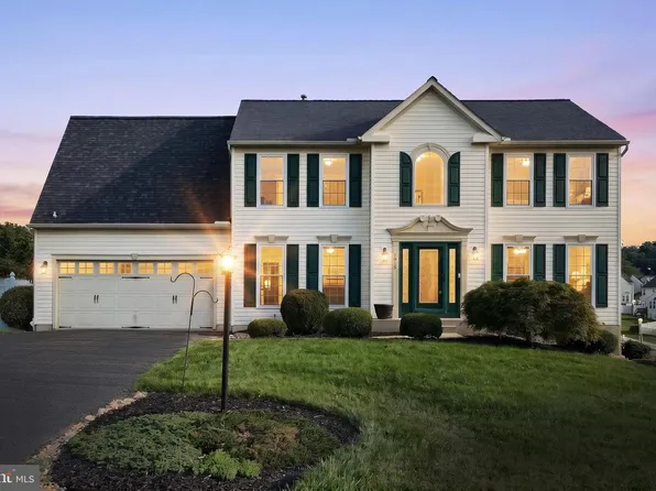 1915 Oak Hills Dr, Hanover, PA 17331
