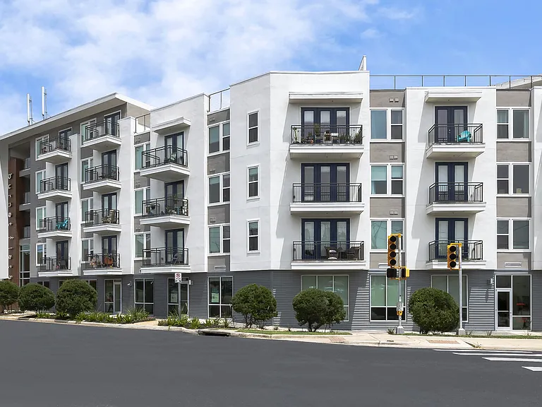 Burnet Flats — Photo 15