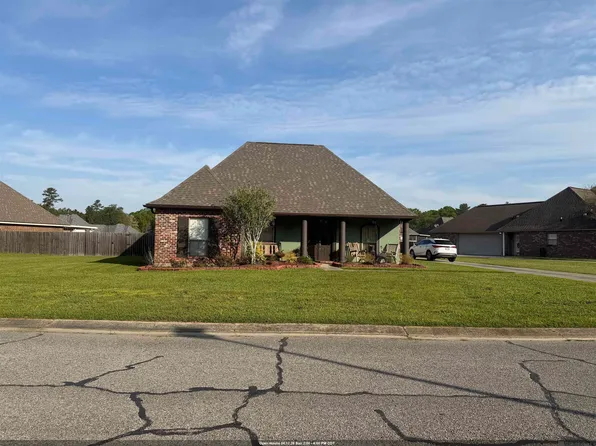 38583 Red Bud Ln, Denham Springs, LA 70706