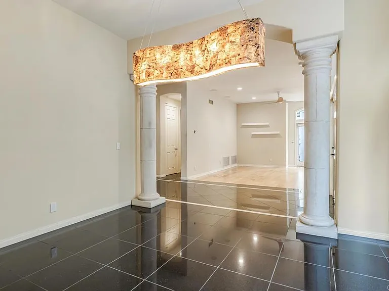 5370 Renaissance Ave — Photo 8