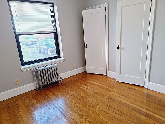 4th image of 211 Waterman St APT 9