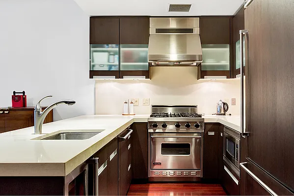 Rented by CORE | media 10