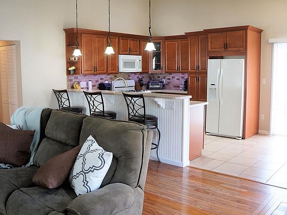 4th image of 300 E Cos Cob Dr