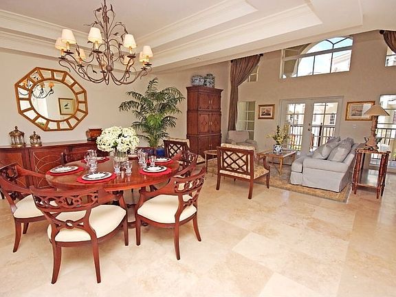 Living / Dining Area