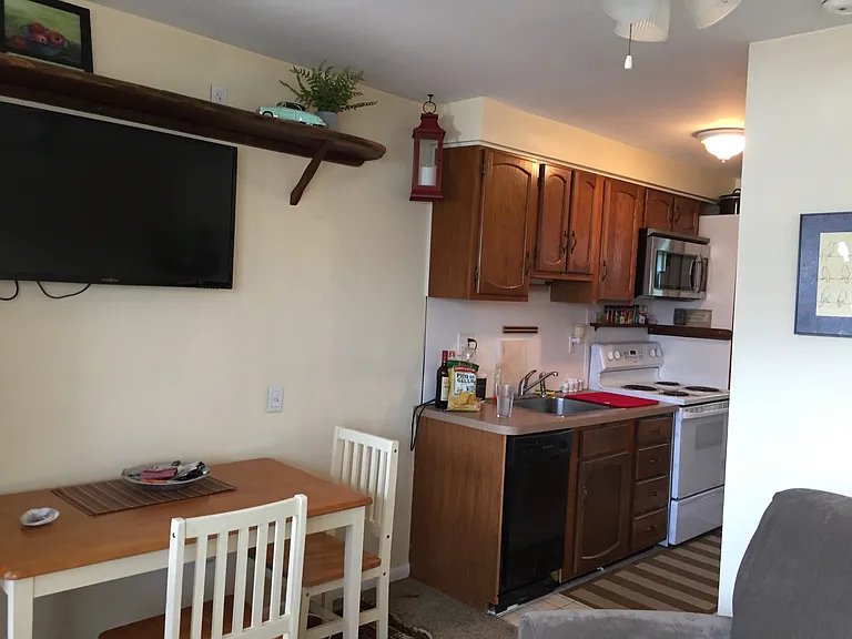 9600 Amherst Ave #2 — Photo 2