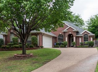 5525 Greenview Ct, North Richland Hills, TX 76148