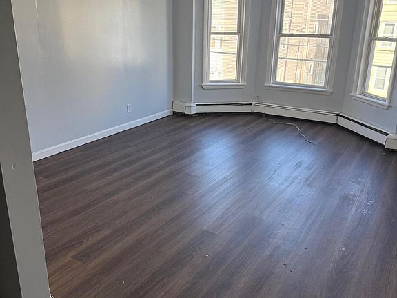 5th image of 125 Pierce Street