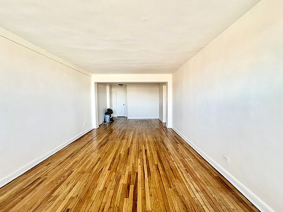 2nd image of 2758 Homecrest Ave #605