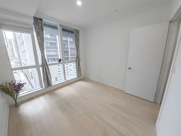 2nd image of 7 Grenville St #602