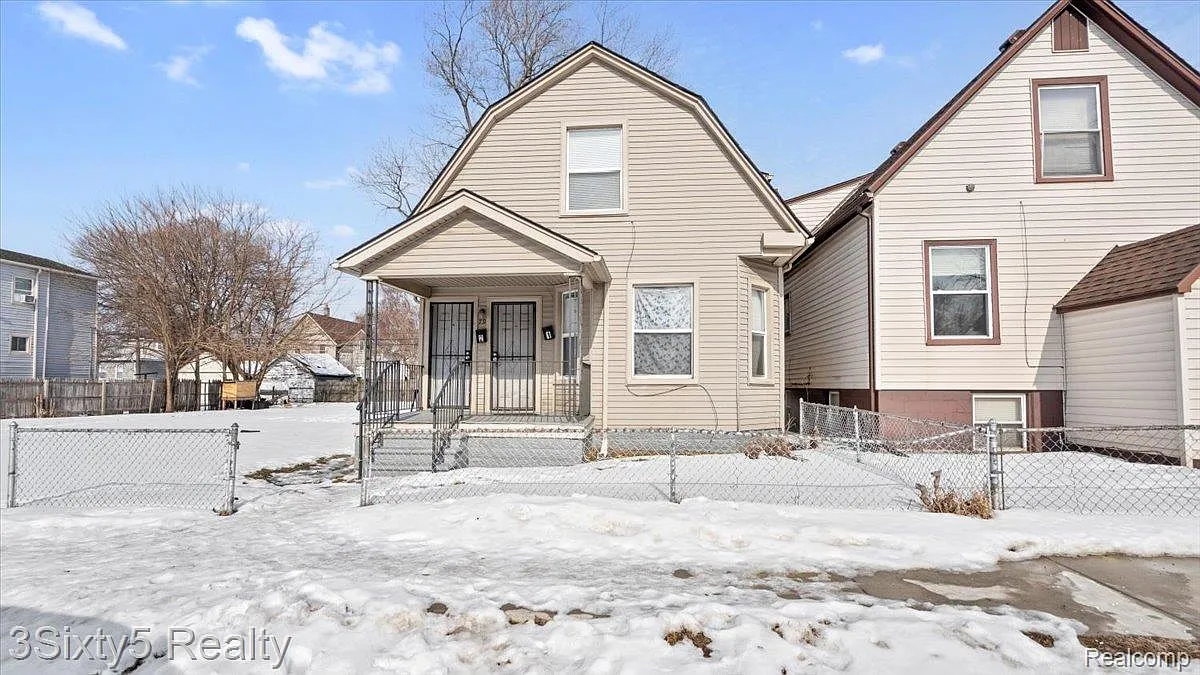 79 E Pleasant St photo 1