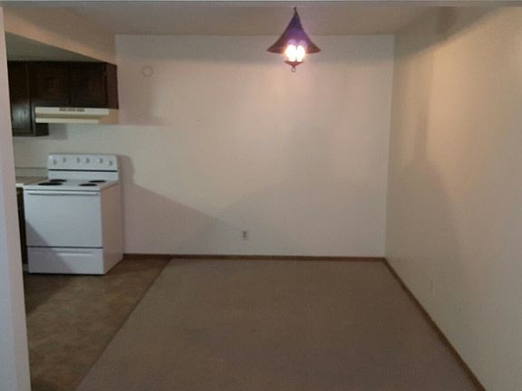 2nd image of 2405 Eastmoreland Ave APT 9