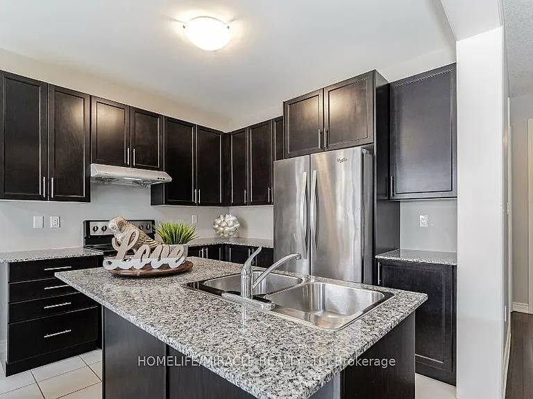 9 Humberstone Cres — Photo 8