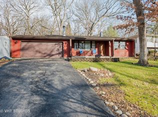 550 Wilmette Ave, Carpentersville, IL 60110