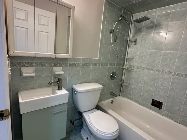 9 Brinsmaid Pl, Newark, NJ 07105