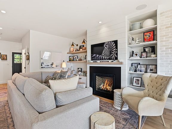 4th image of 1725 Peters Rd