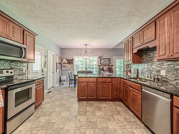 3rd image of 214 Charlie Pounds Rd
