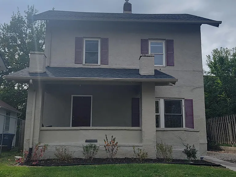2220 Carpenter Ave — Photo 1