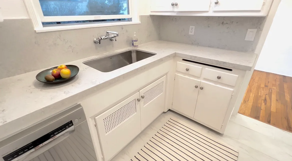 2 bed, 1000 sqft, $3,560 — Photo 3